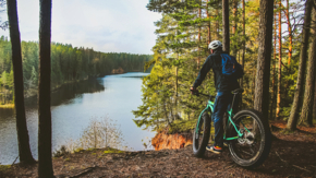 Estland Aktivurlaub Biker Wald Foto Visit Estonia